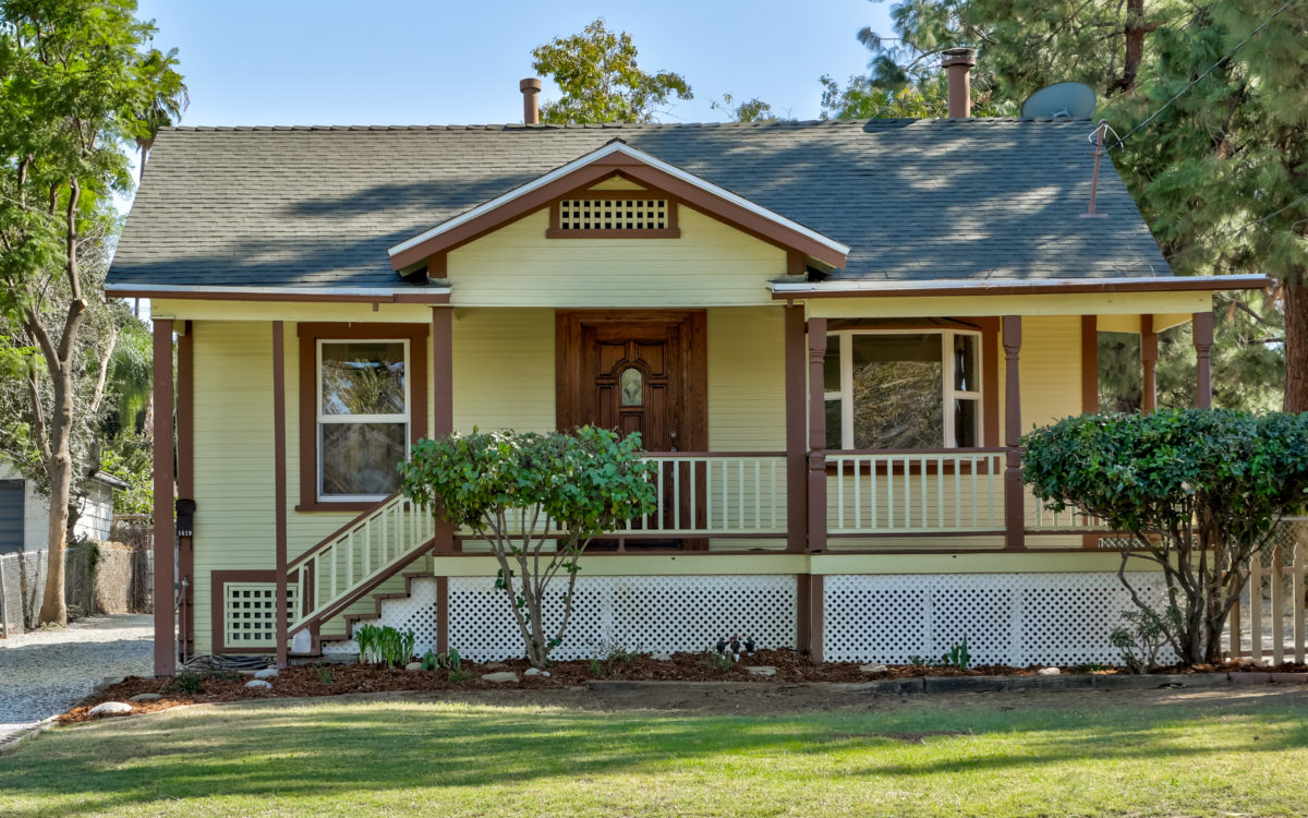 Cozy Charmer in Quaint Redlands Neighborhood